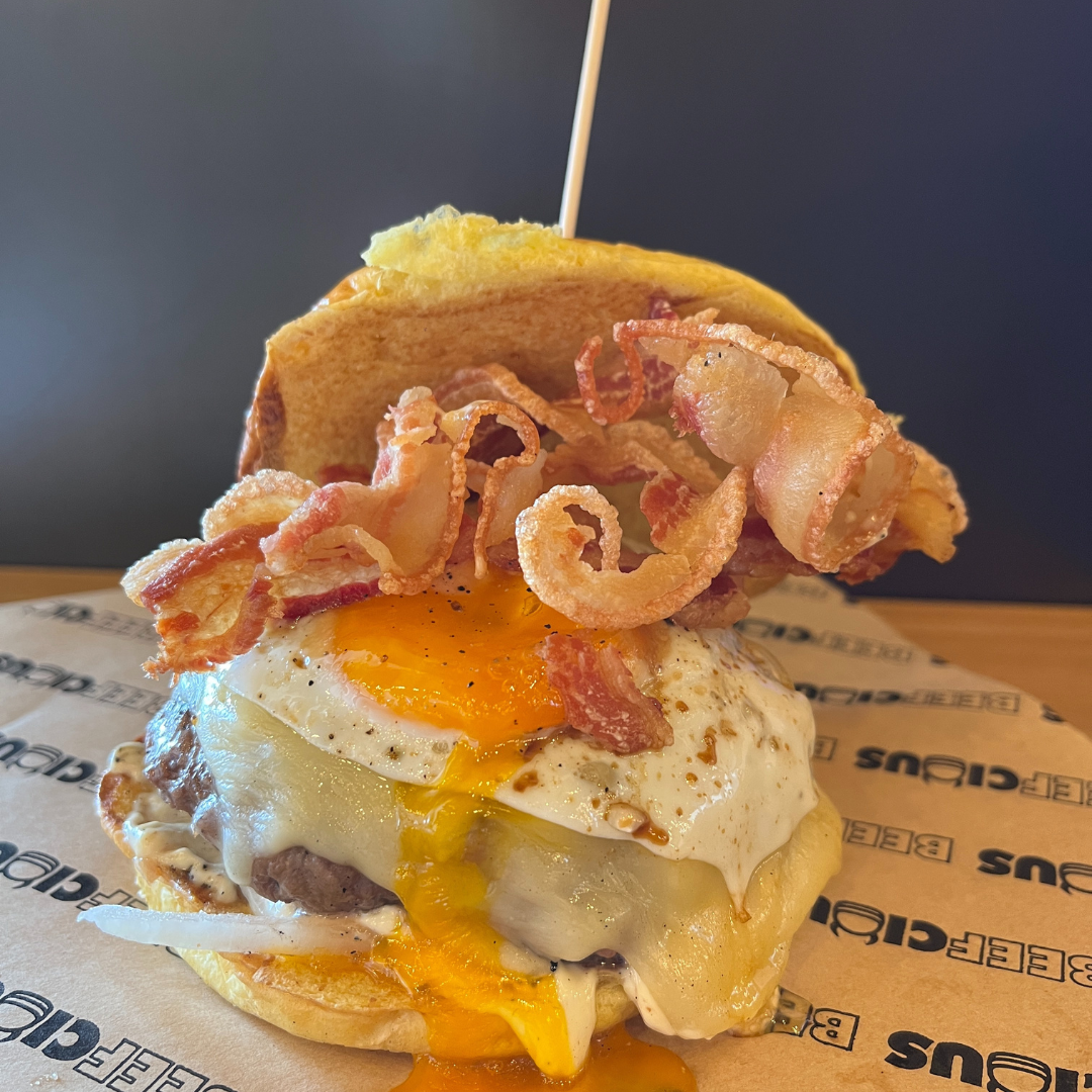 HAMBURGUESA DE HUEVO Y PANCETA